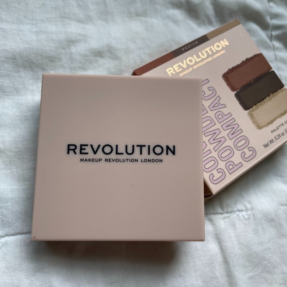 Revolution Contour Powder Compact - Picture 5 of 6